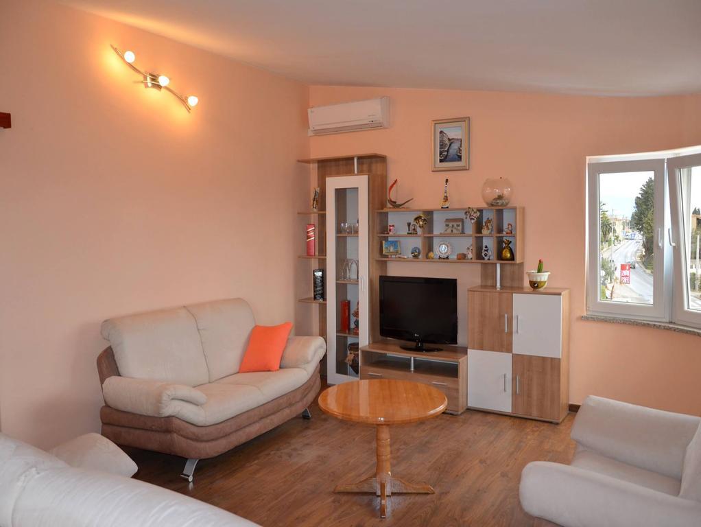 Apartman Julienne Kaštela Δωμάτιο φωτογραφία